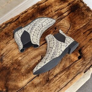 Cole Haan Hara Pointed Toe Chelsea Bootie Neutral Python Embossed Leather 7B